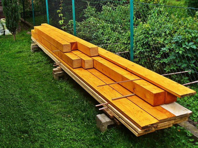 ebeniste-BRIGNOLES-min_boards_the_rafters_joinery_tree_painting_wood_colored_paint-871508